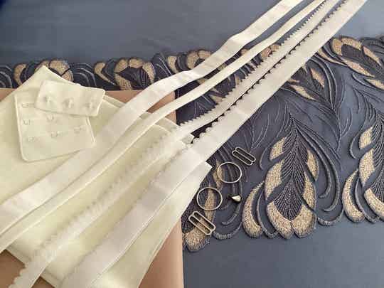 Blue feathers Willowdale kit