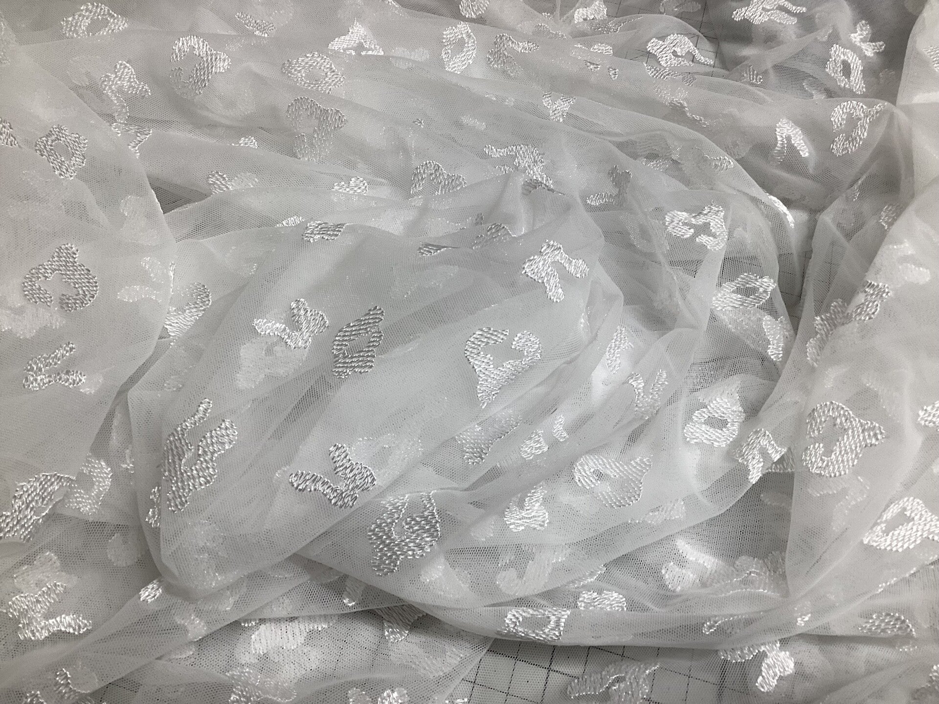 White stretch mesh with abstract motif