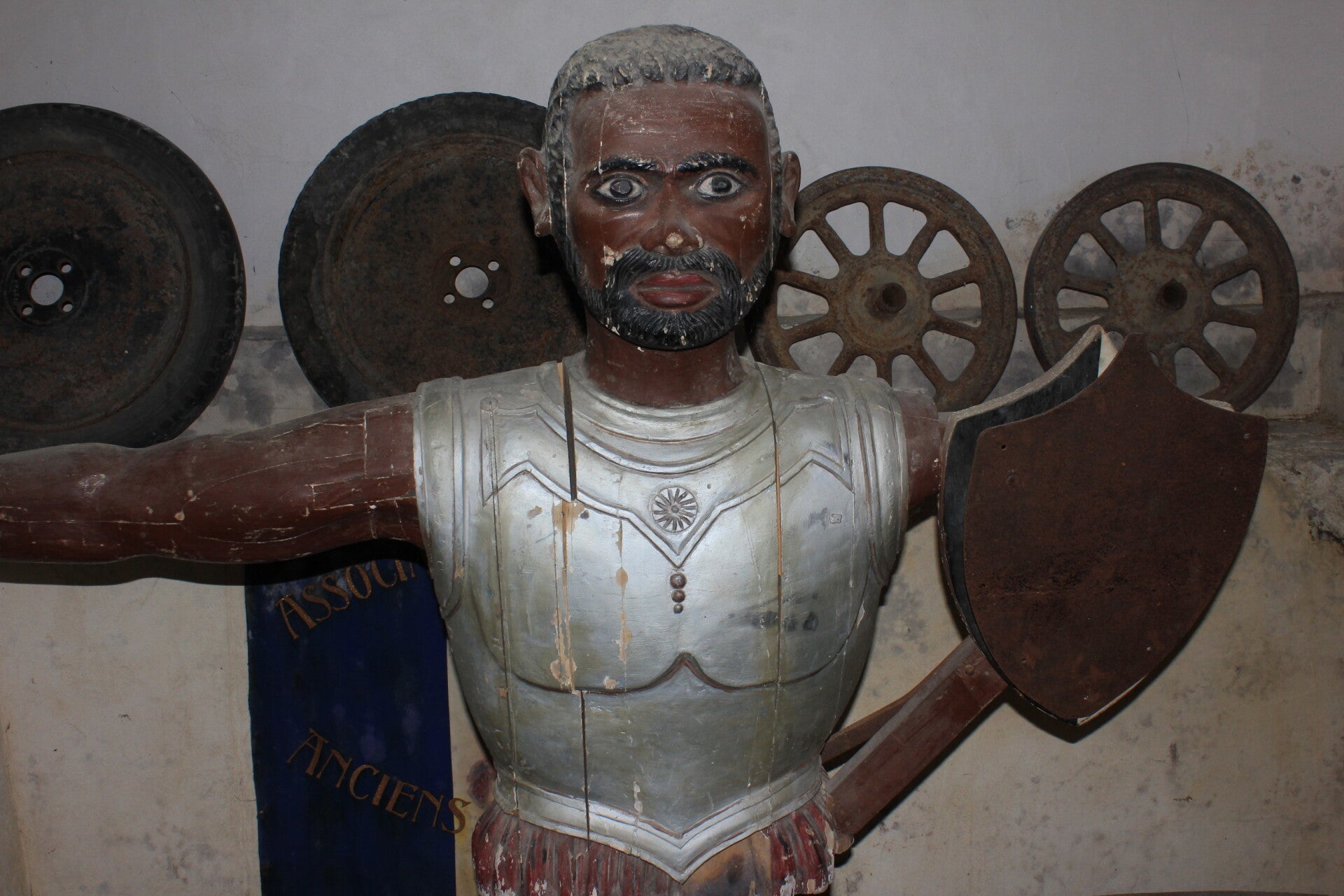 D8 Quintaine joute du Sarazin Viollet le Duc une pièce très spectaculaire qu'on verrai bien au centre d'une salle d'arme d'un château hauteur 1,75m