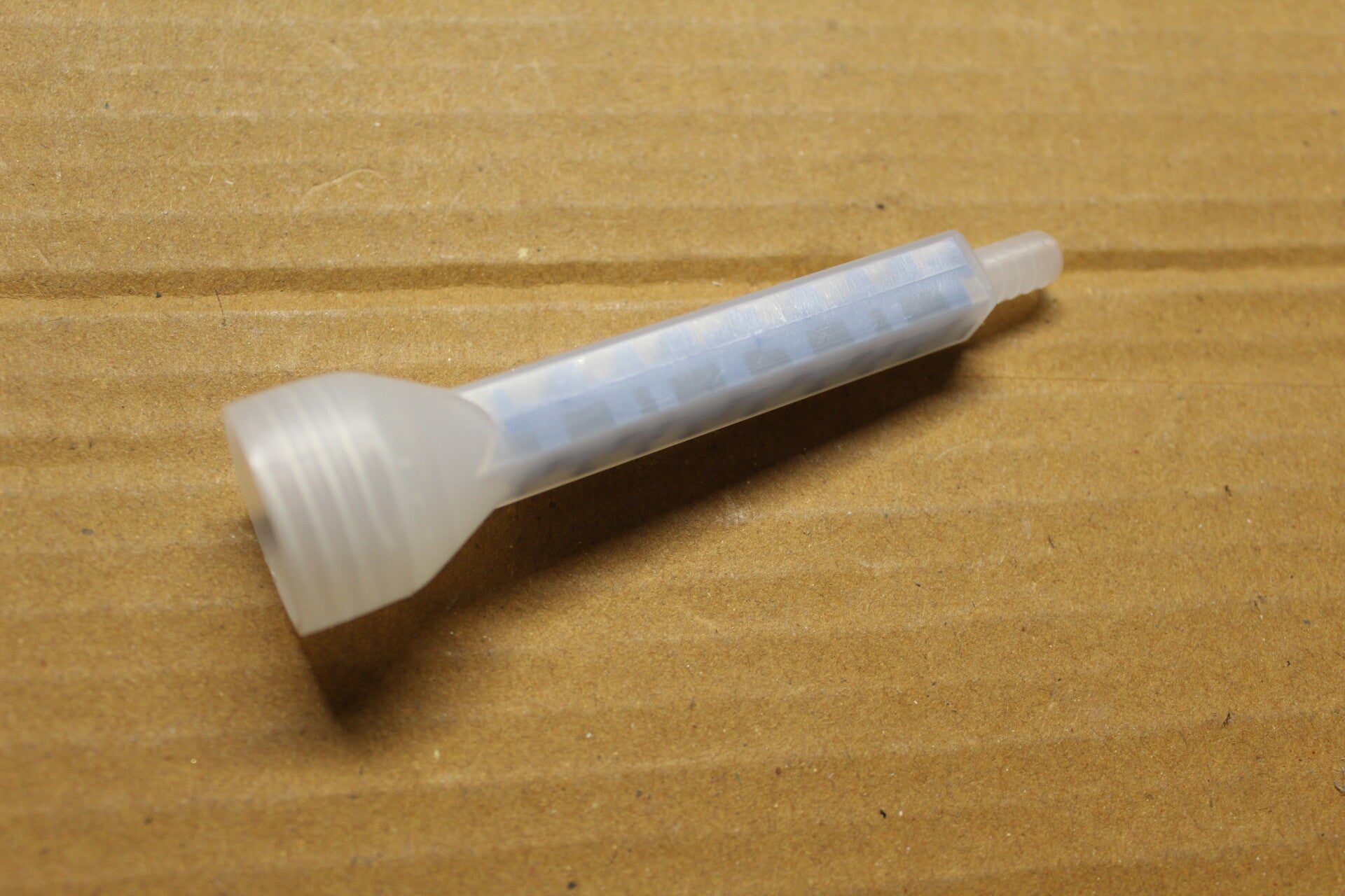 Short mixing nozzle