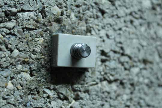 Boîte à coller patte à vis M07