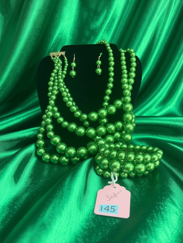 Luxe Emerald Pearl 3-Piece Set – Statement Necklace, Bracelet, & Earrings