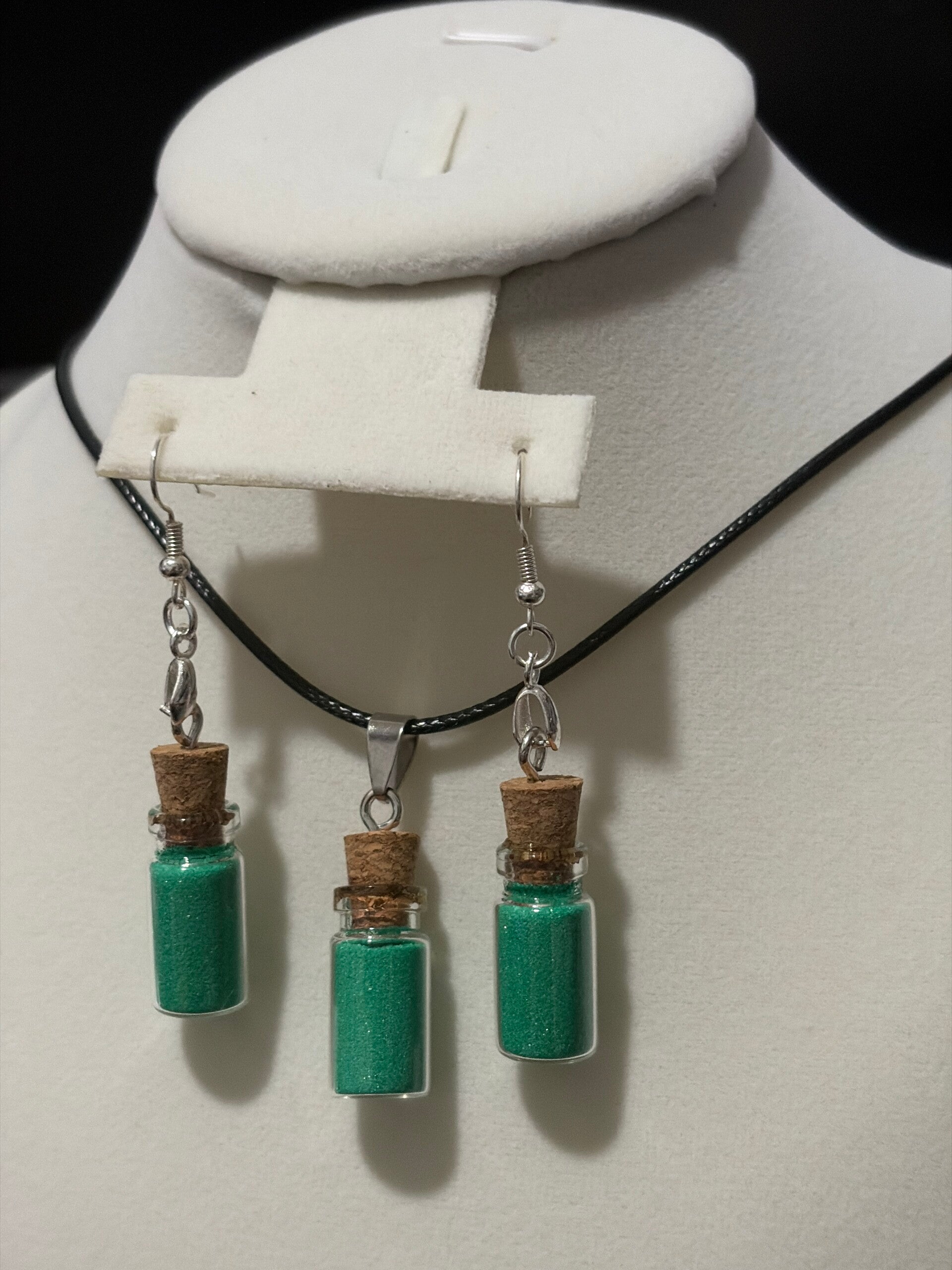 Necklace and earring set dark green