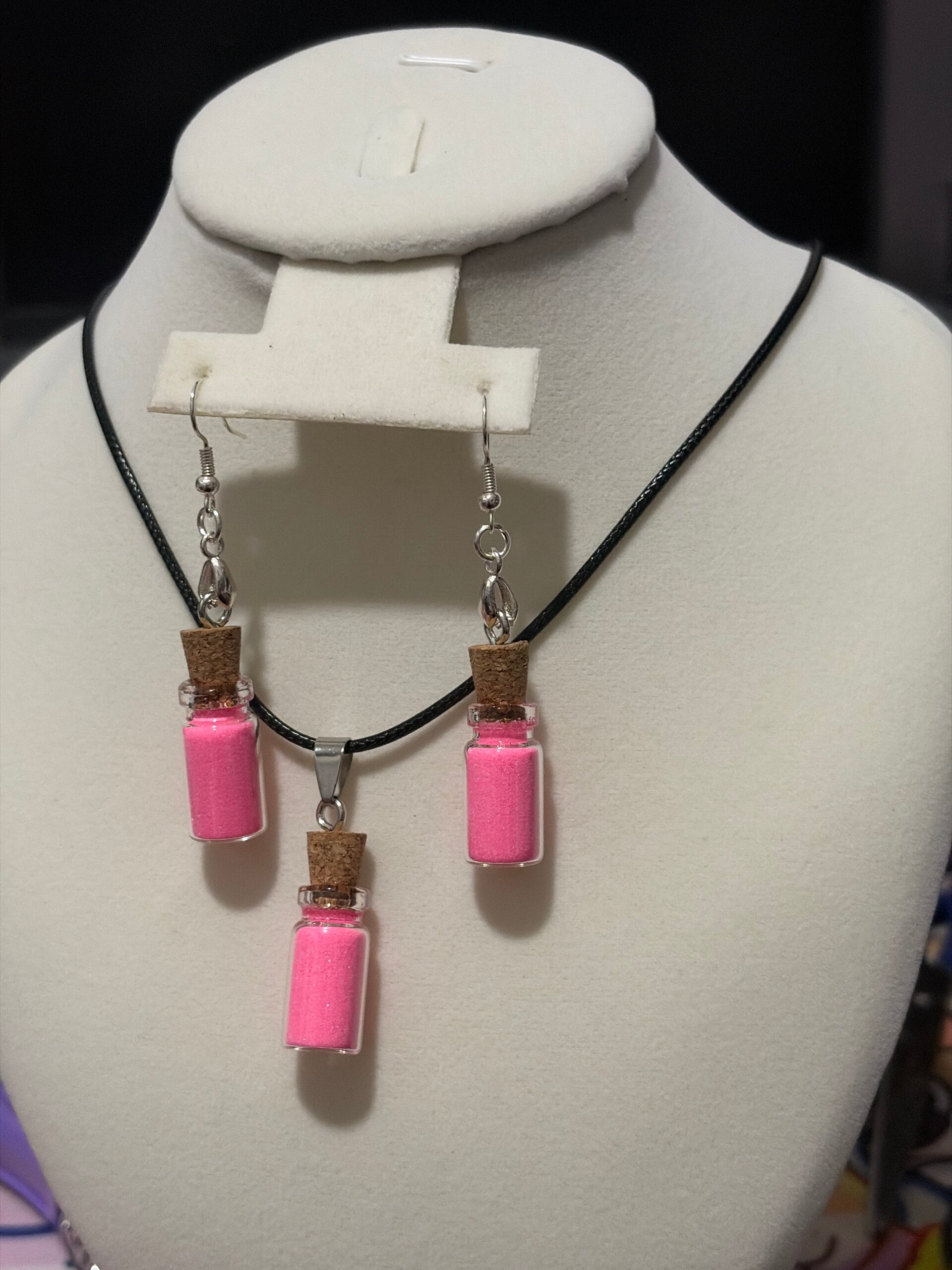 Necklace and earrings set dark pink