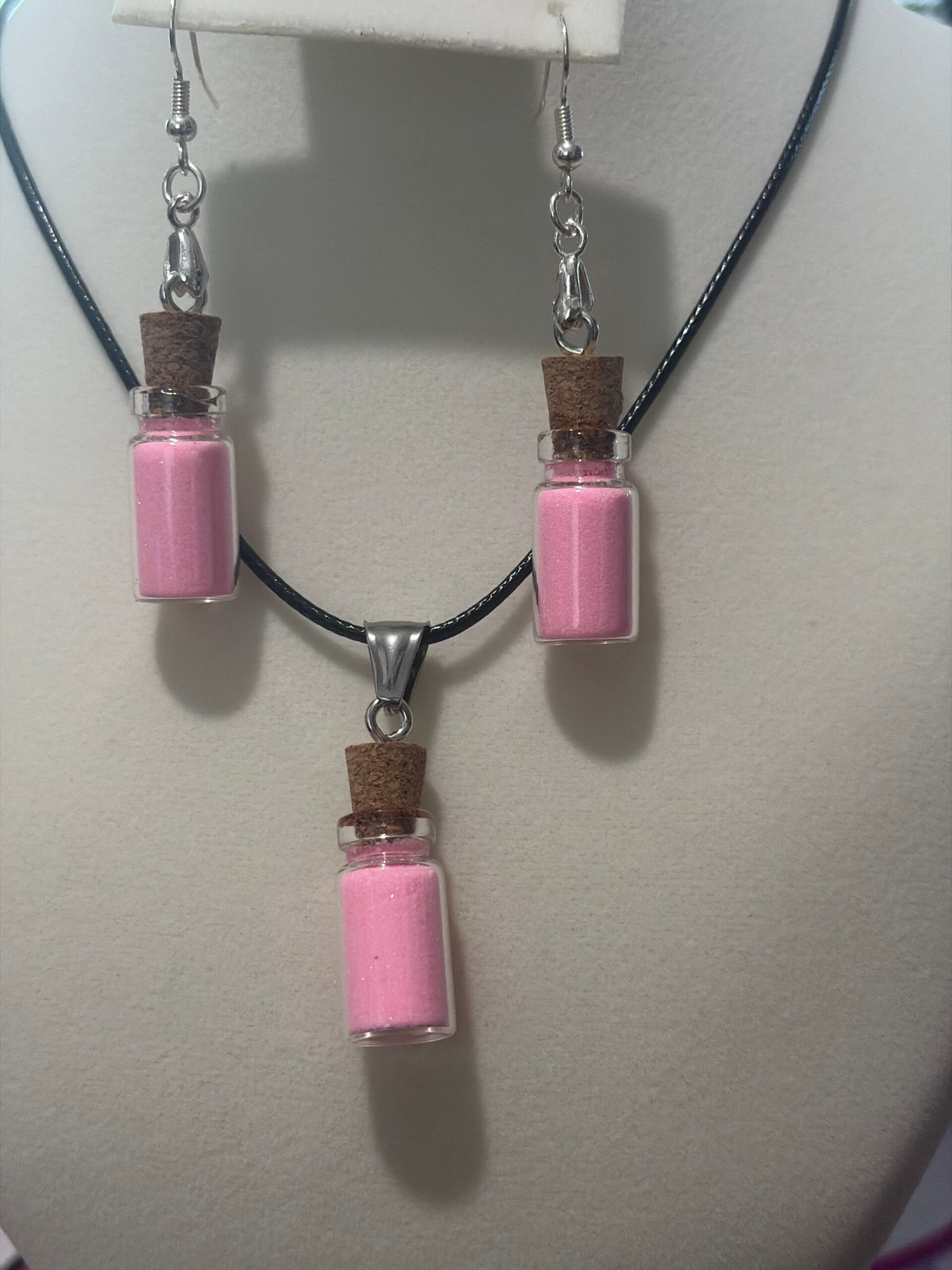 Necklace and earrings set pink
