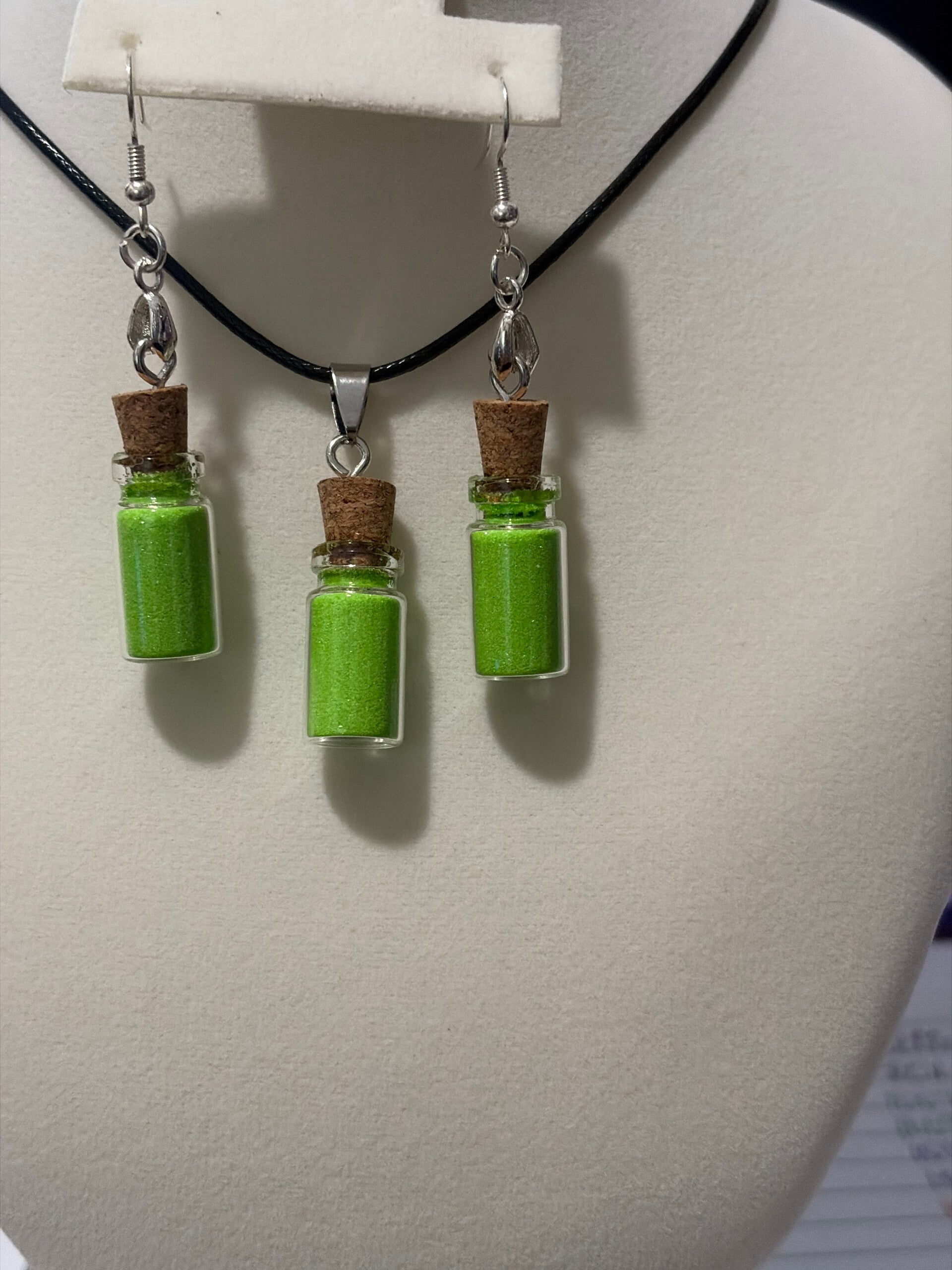 Necklace and earring set light green
