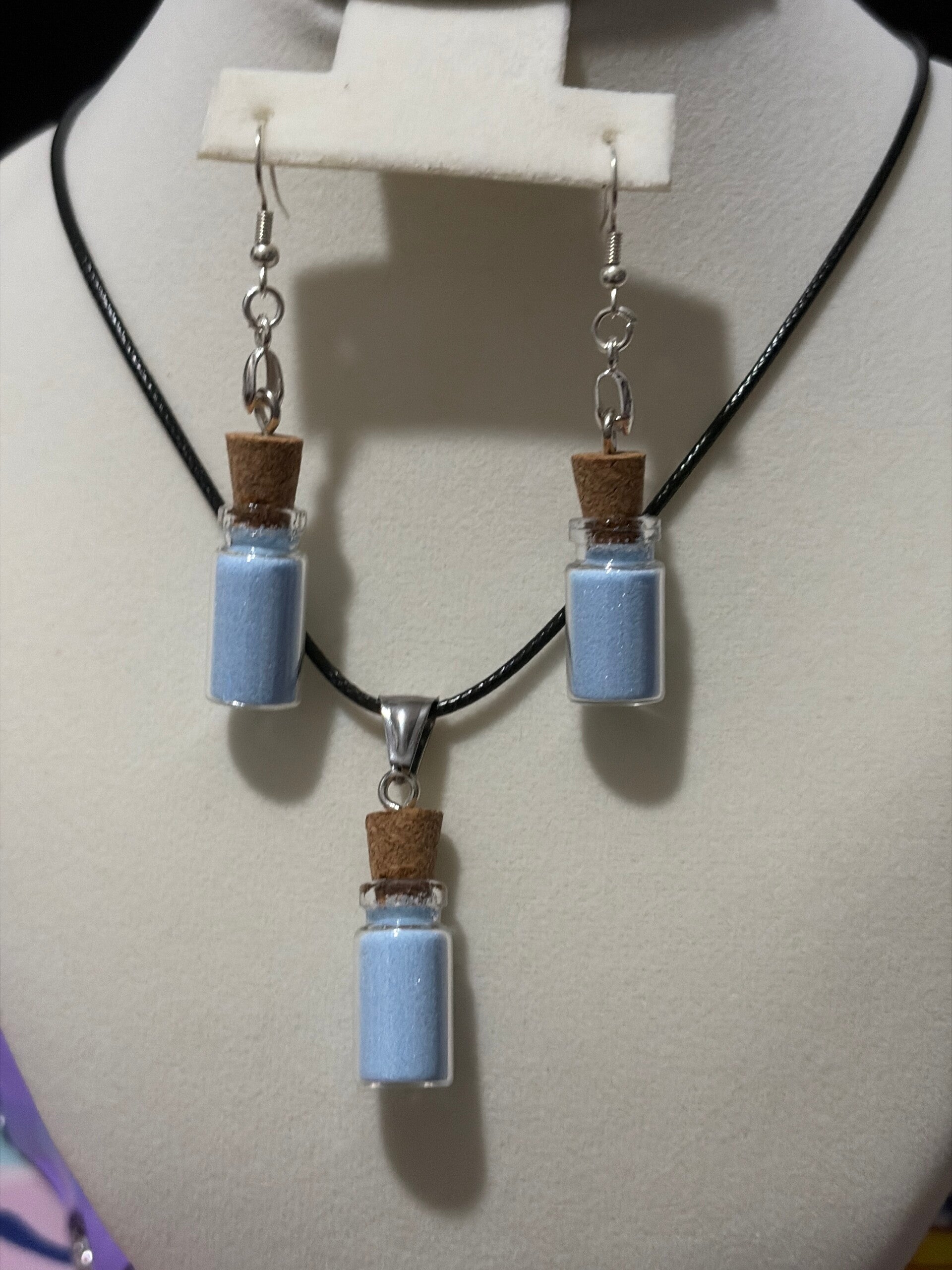Necklace and earring set light blue
