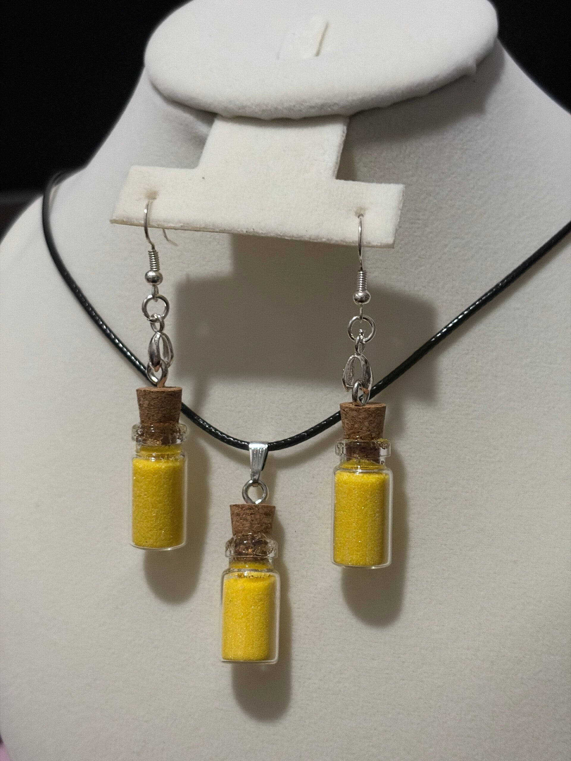 Necklace and earrings set dark yellow
