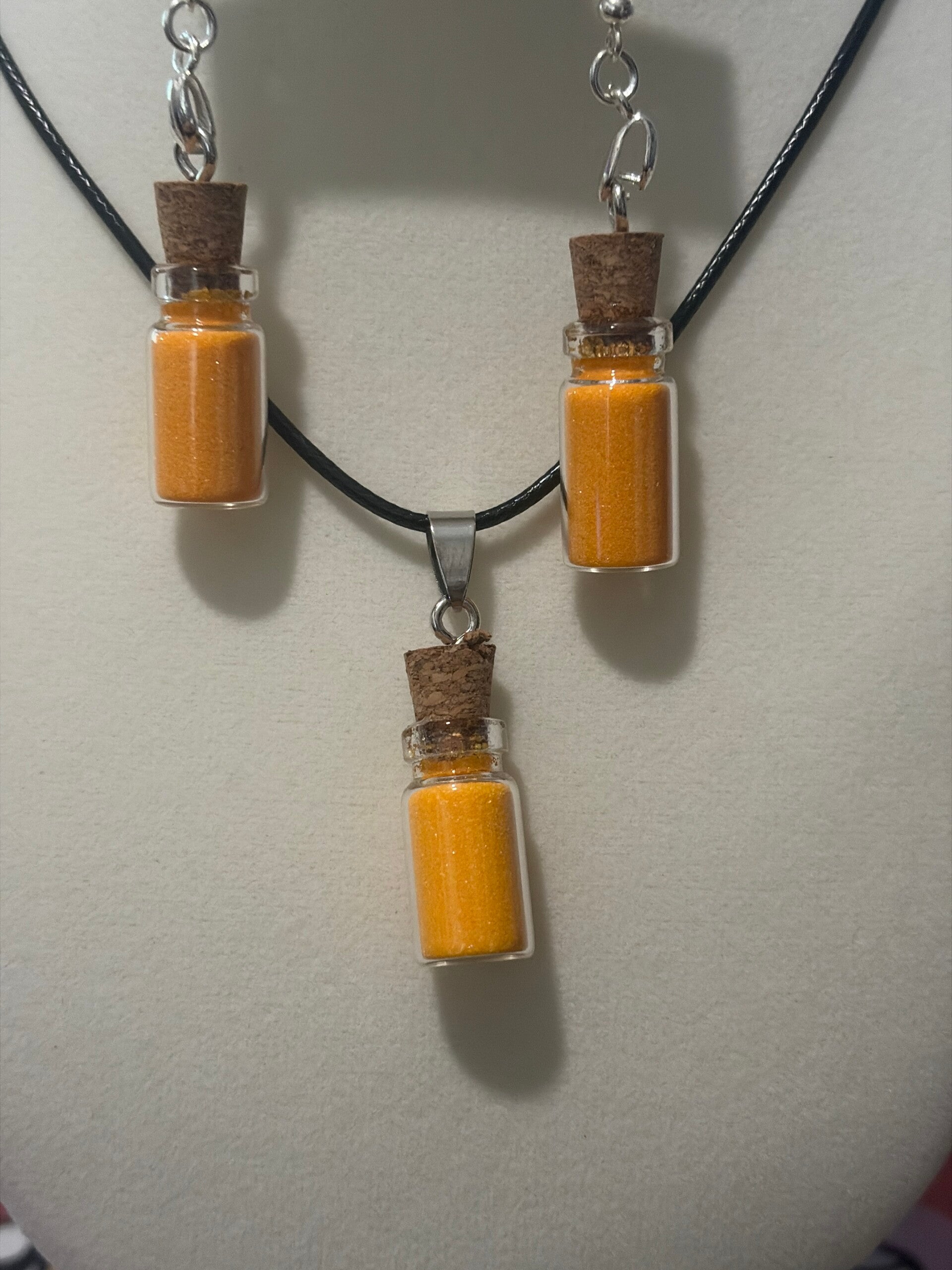 Necklace and earrings set gold