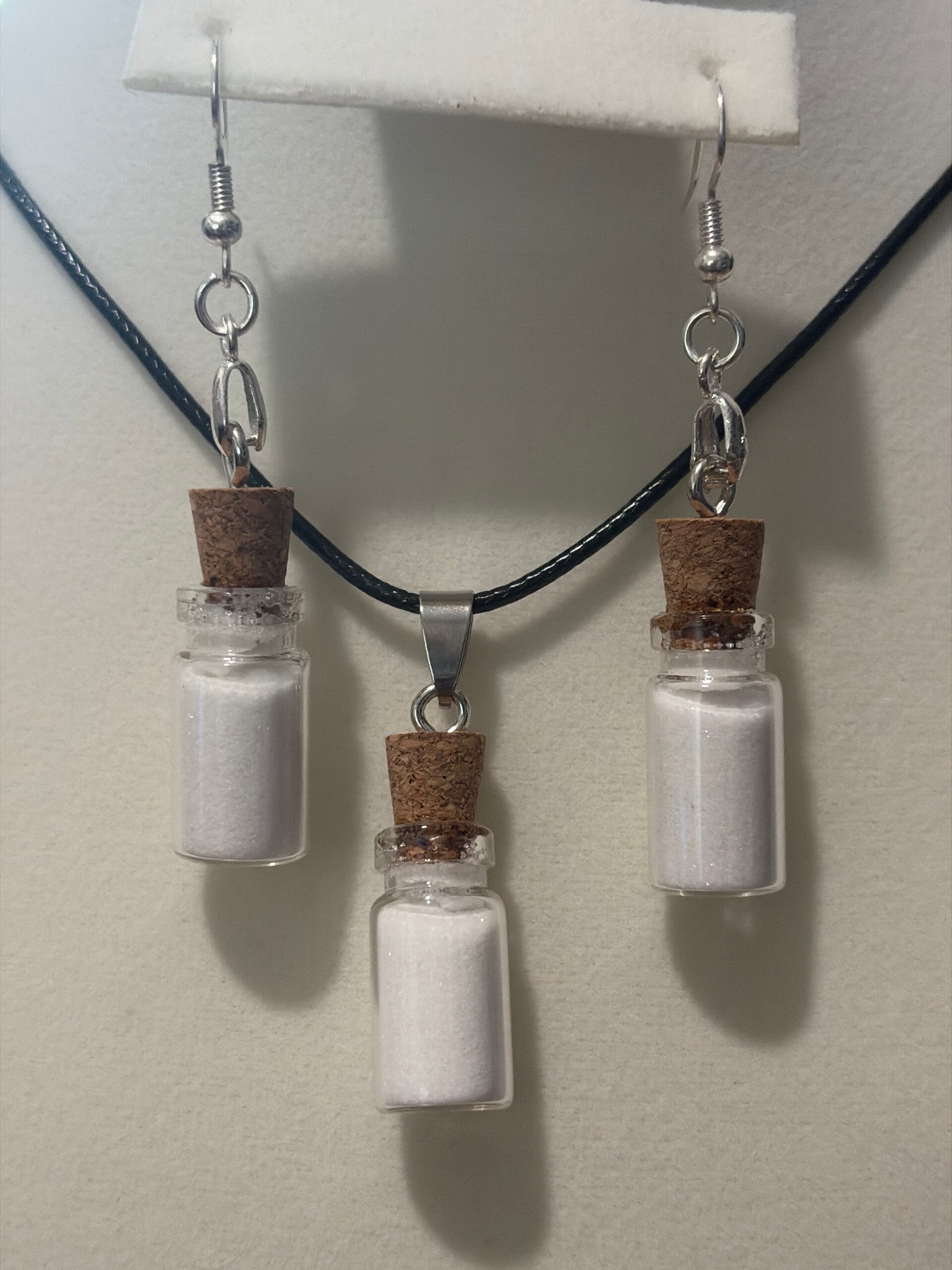 Necklace and earrings set white