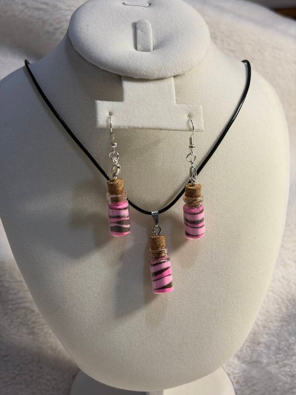 Light pink, dark, pink and brown necklace and earring soap