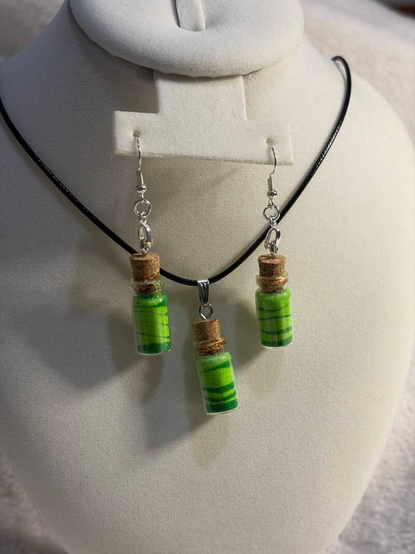 Dark green light green