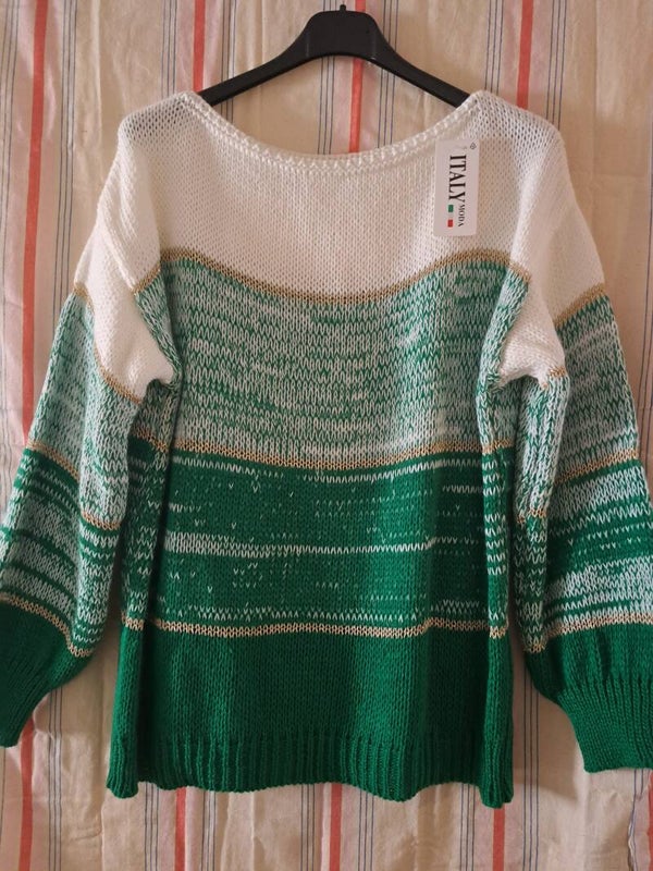 Pull couleur dégagé