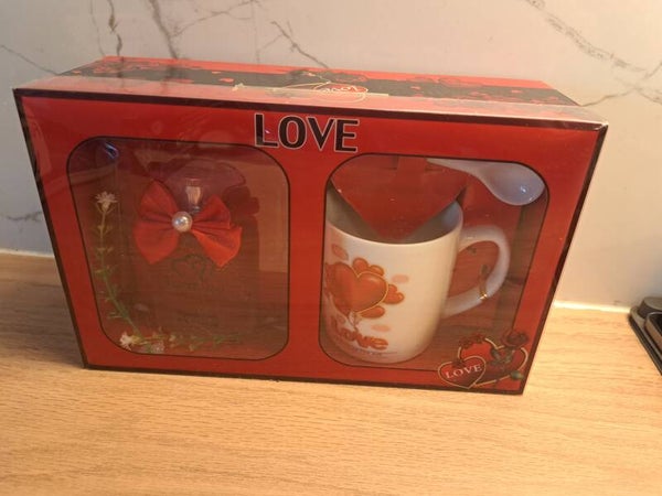 Coffret parfum et meug rouge