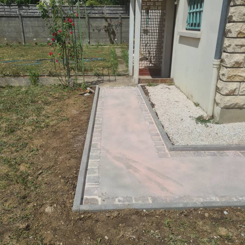 9bebec09-d3bc-448e-9cae-f3ec8b0562ed-standard.jpg
