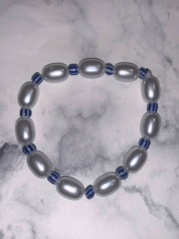 Gestreepte kralen met zoetwater parels armband