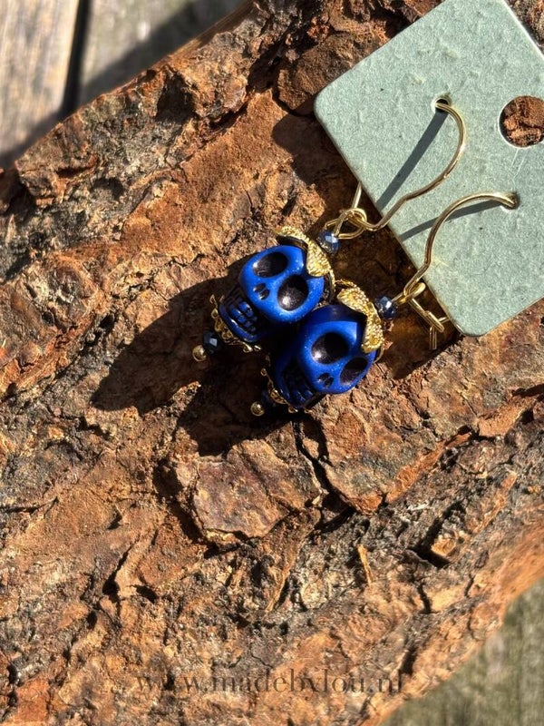 Oorbellen ‘Blue skull’