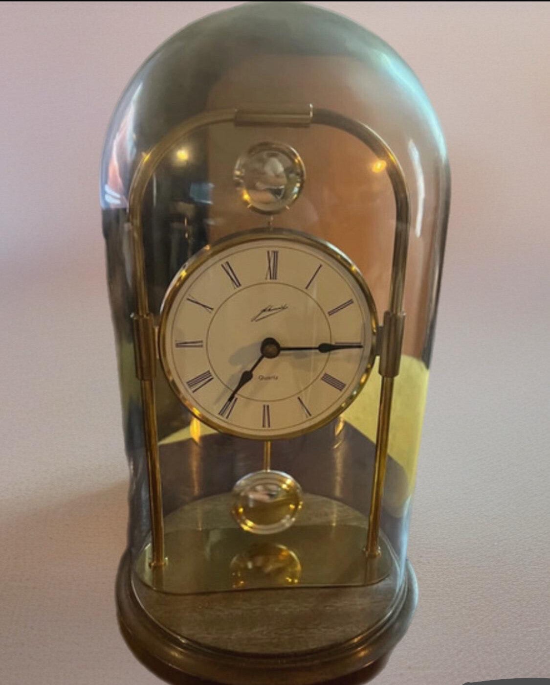 Vintage tafelklok met stolp