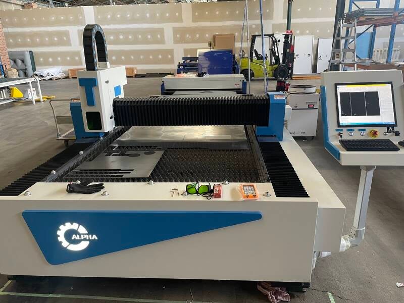 fiber-laser-cutting-machine-12-standard-kp5sr1.jpg