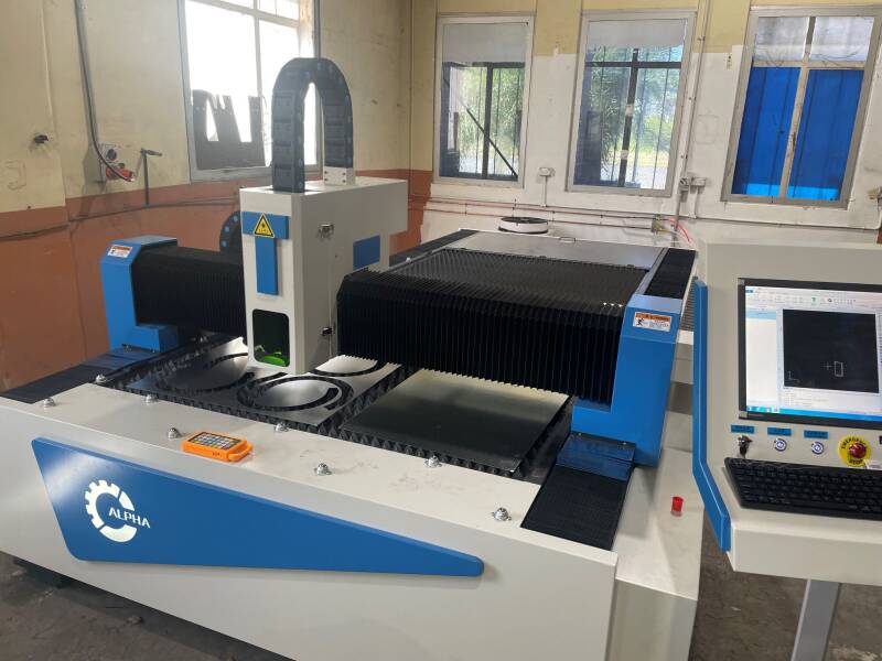 fiber-laser-cutting-machine-26-standard-hr12v6.jpg