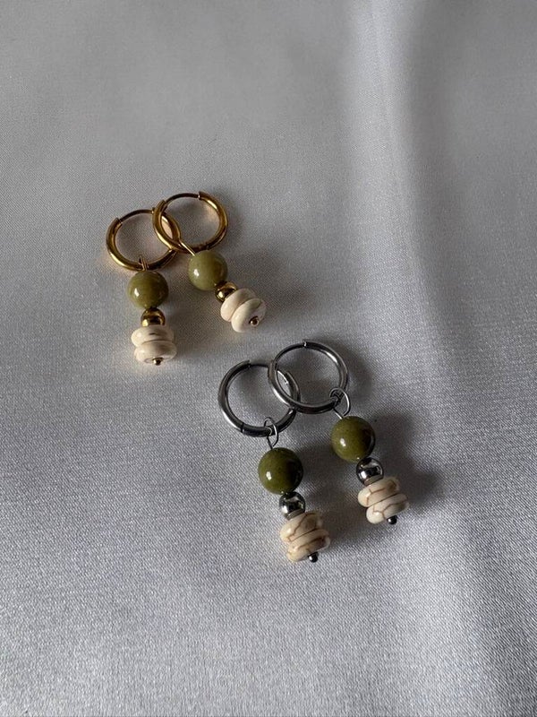 Oorringen natuursteen groen/wit