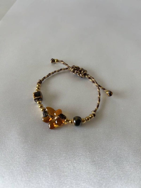 armbandje geknoopt bloem