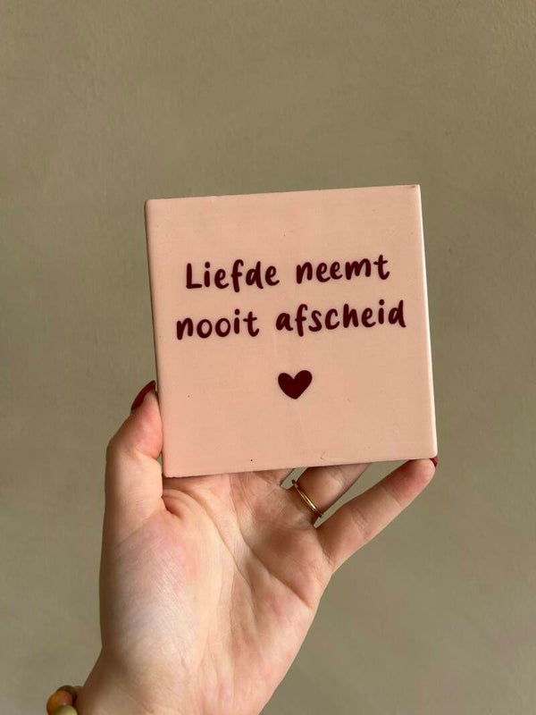 Tegeltje liefde neemt nooit afscheid