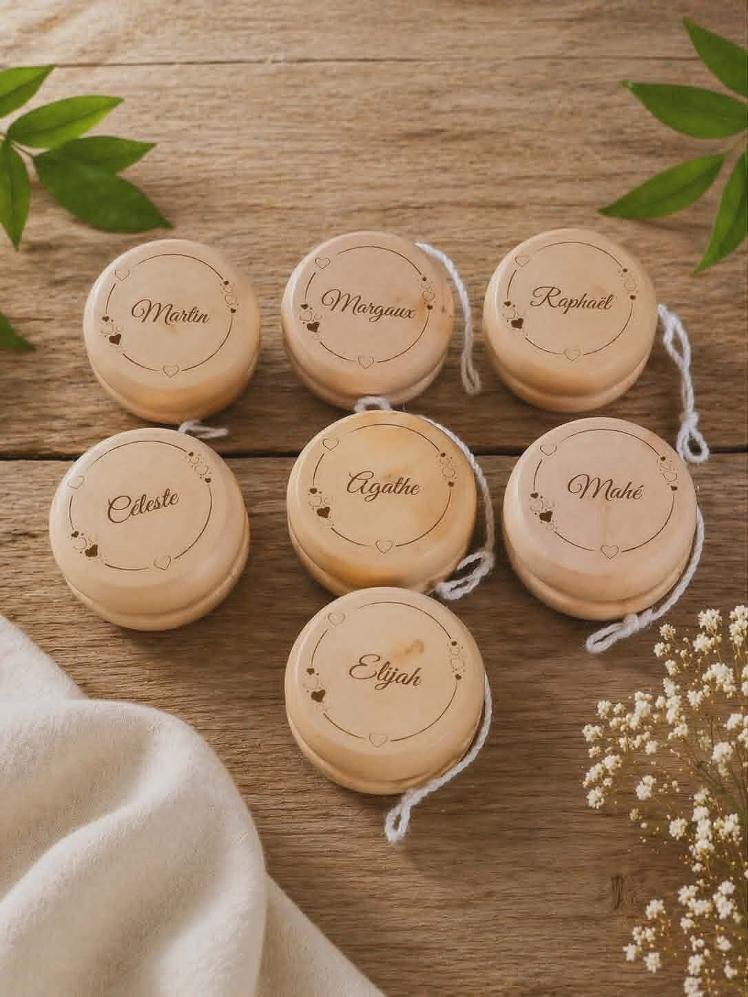 Yoyo personnalisé - Modèle couronne avec petits cœurs