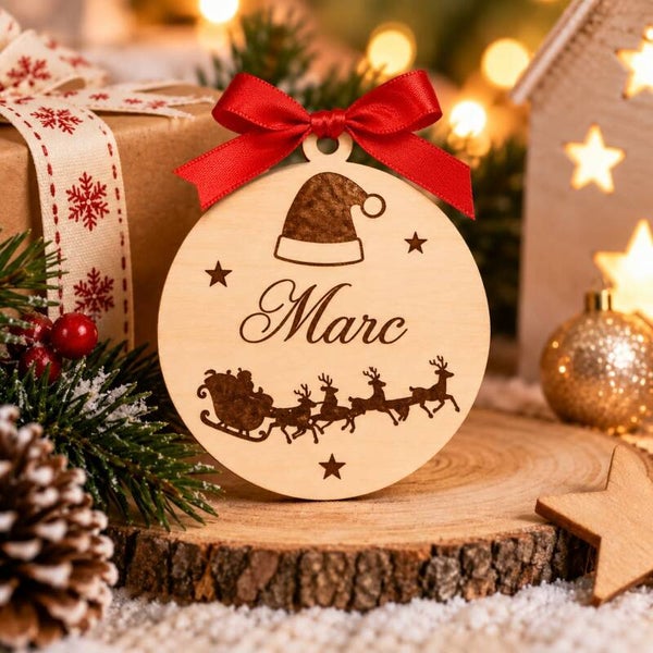 Décoration de Noël en bois - Suspension bonnet et traineau