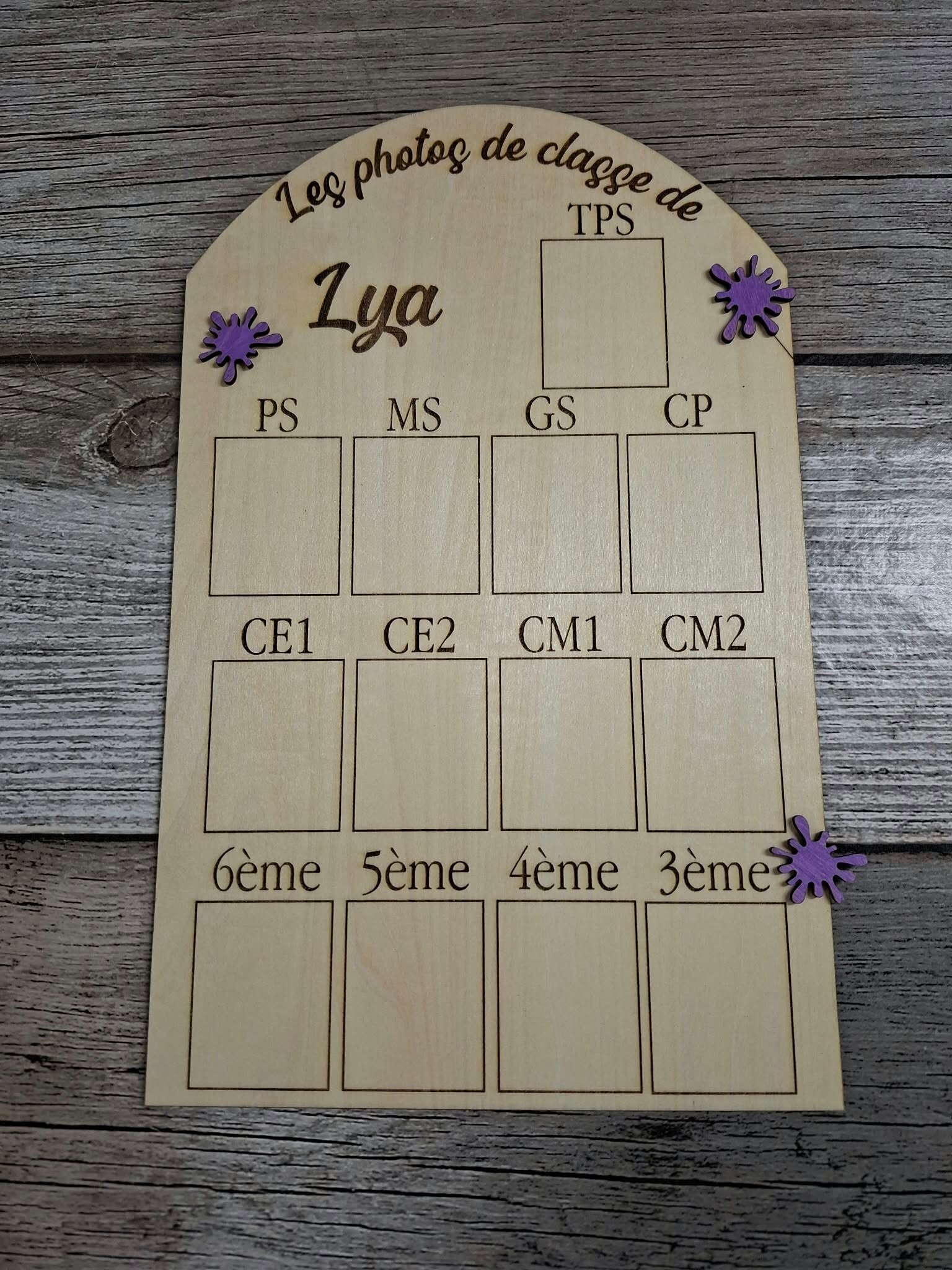 Panneau en bois photos de classe personnalisé - Version française au prénom de Lya