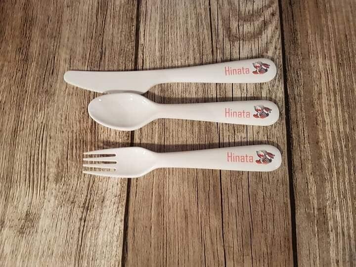 Lot de couverts personnalisés - Modèle lapin avec nœud rose