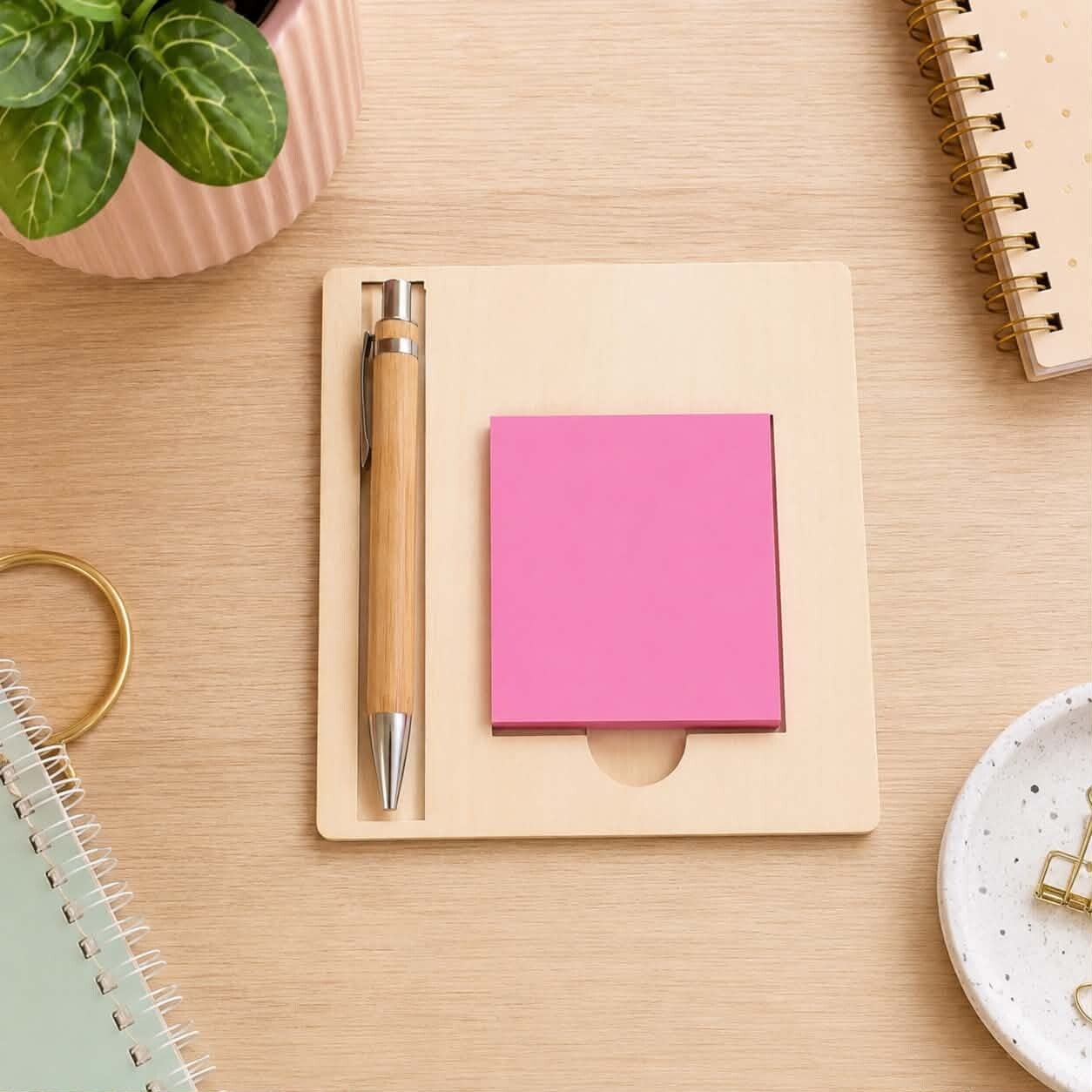Bloc note avec post it et son stylo en bois - Modèle 100% personnalisé selon vos souhaits