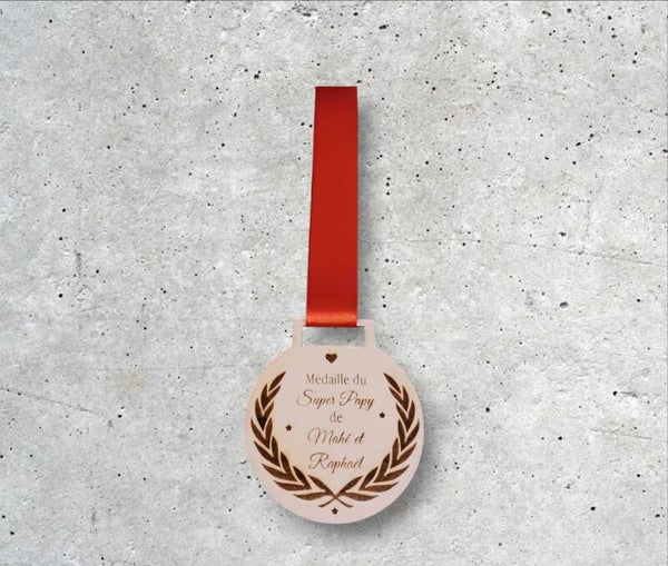 Médaille en bois personnalisée - Modèle laurier, cœur et étoiles