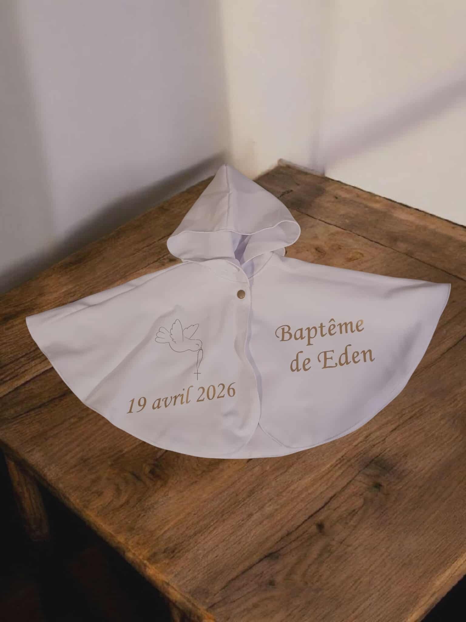 Cape de baptême personnalisée - Modèle colombe avec chapelet