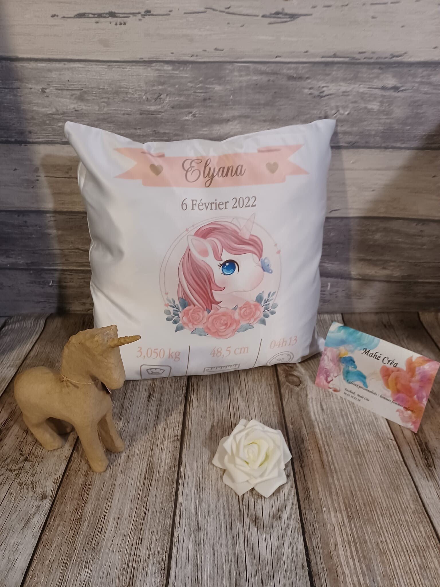 Coussin de naissance personnalisé - Modèle licorne fleural + banderole +  éléments de naissance (horloge, balance et poids)