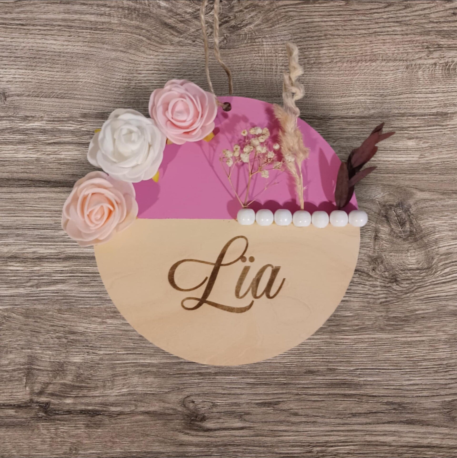 Décoration en bois ronde personnalisée avec fleurs séchés