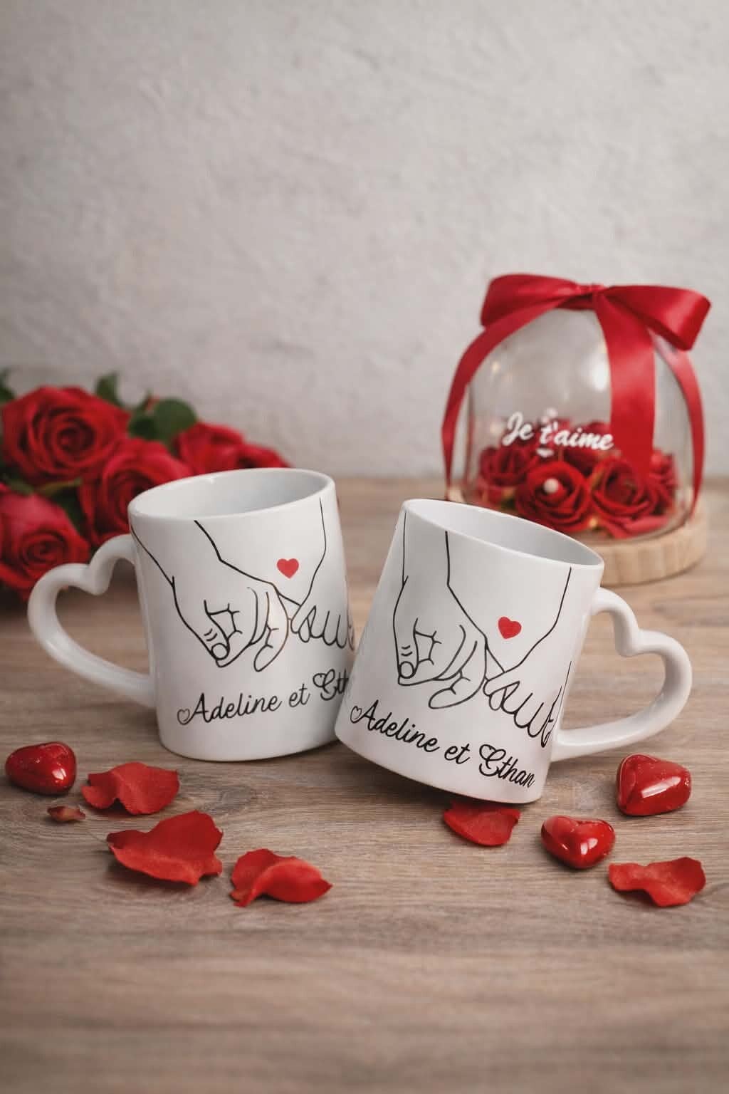 Mug personnalisé - Modèle mains adulte entrelacées avec cœur