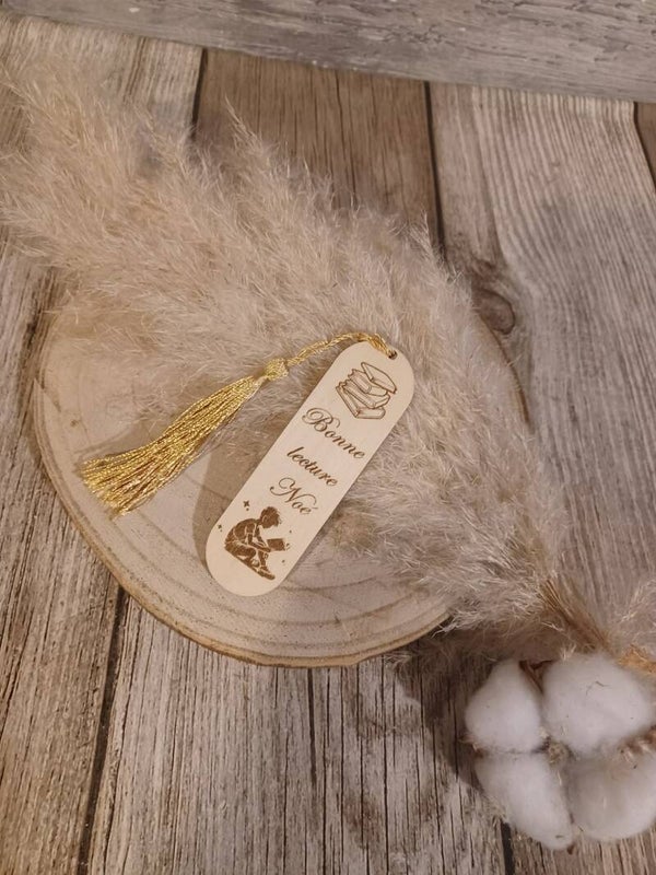 Marque page en bois personnalisé - Modèle livre et garçon
