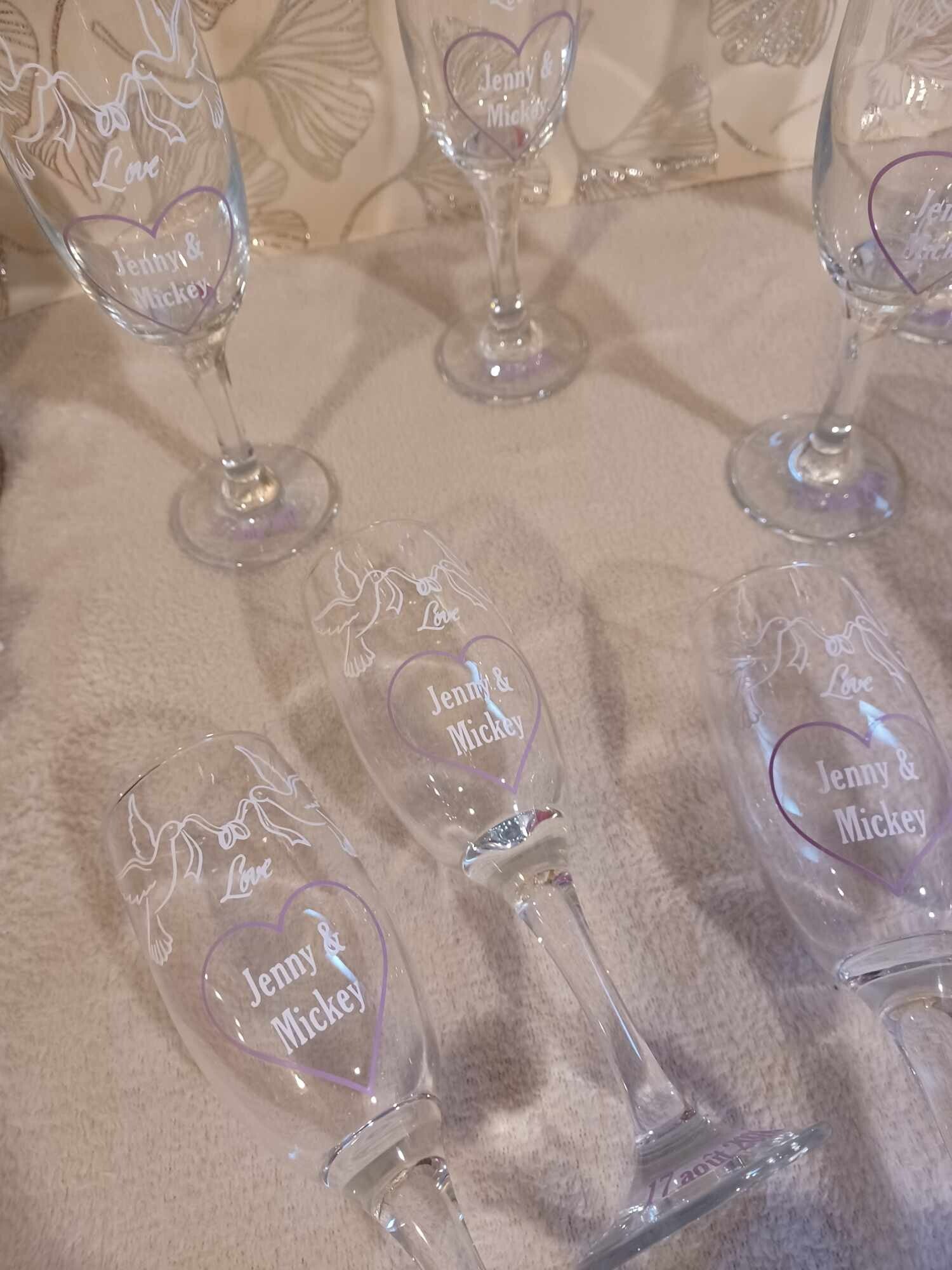 Flûte à champagne personnalisée vinyle adhésif - Modèle colombes avec coeur