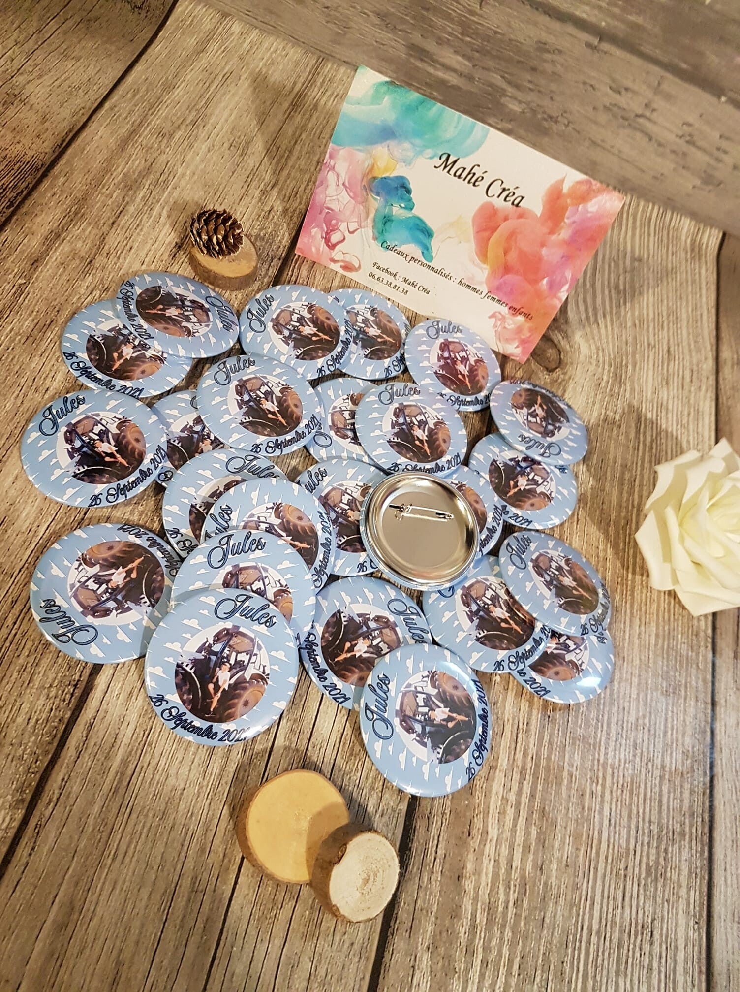 Badge personnalisé - Modèle fond nuage avec photo