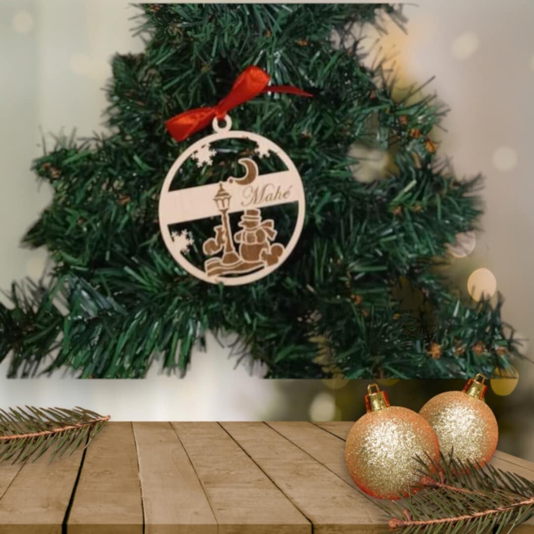 Ornement de sapin en bois personnalisé - Modèle bonhomme de neige