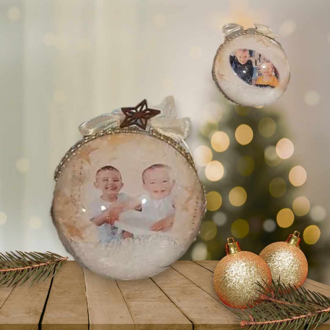 Boule en plexiglass avec neige personnalisée - Modèle fond doré avec étoiles doré