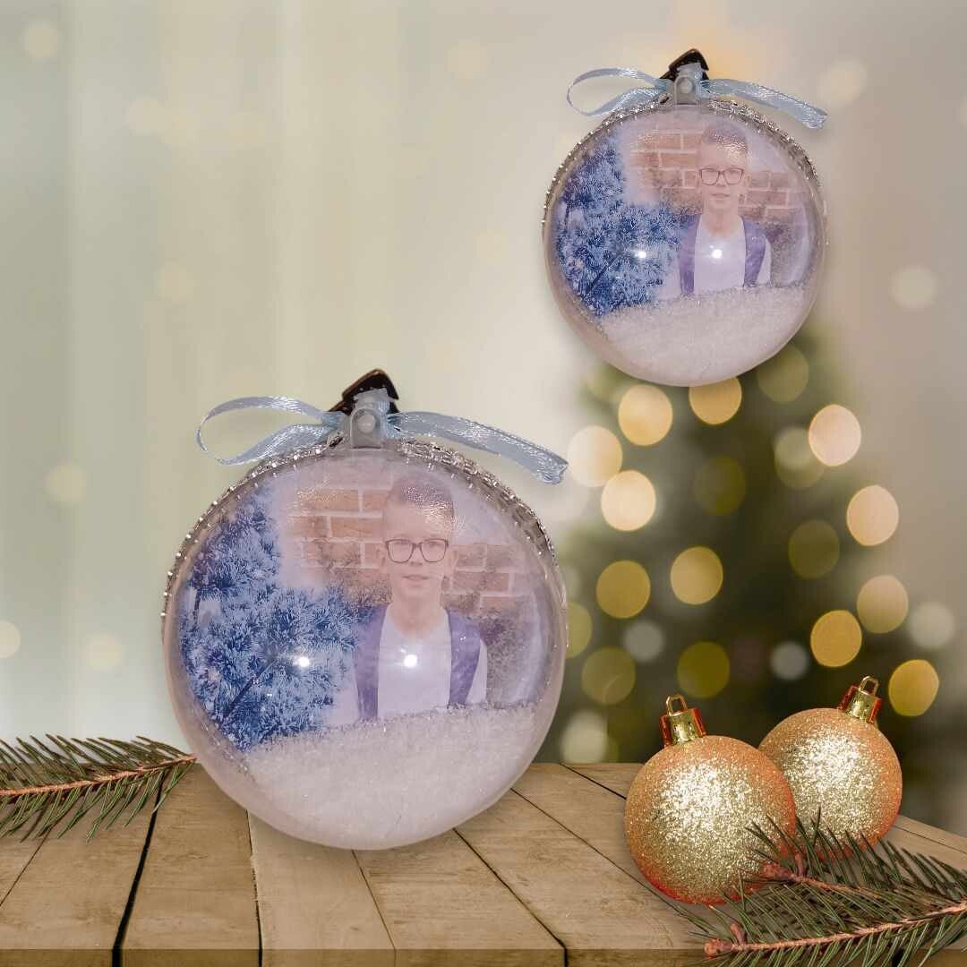 Boule en plexiglass avec neige personnalisée - Modèle branches de sapin bleu