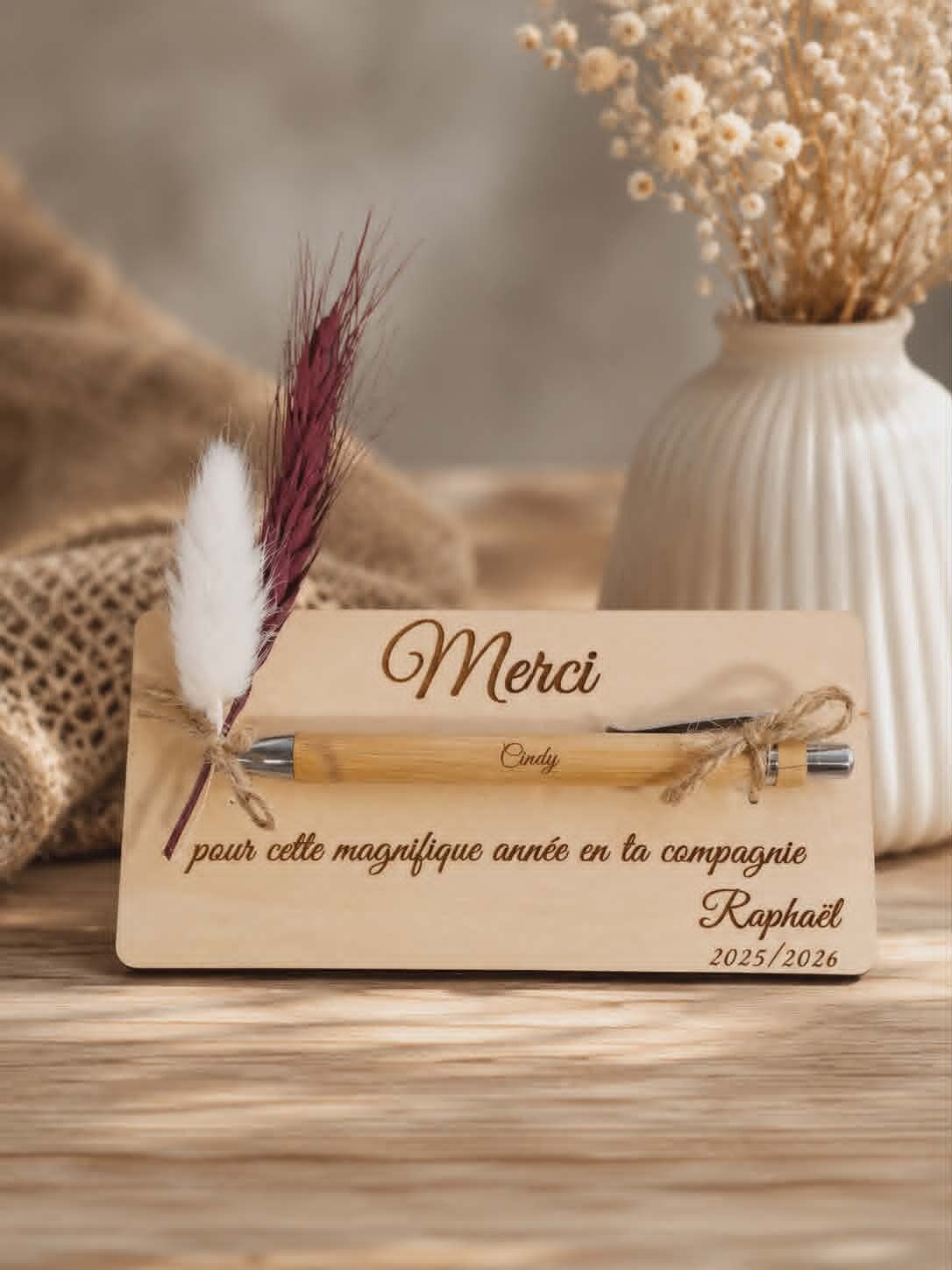 Stylo bois personnalisé avec sa carte personnalisée - Modèle fleurs séchés