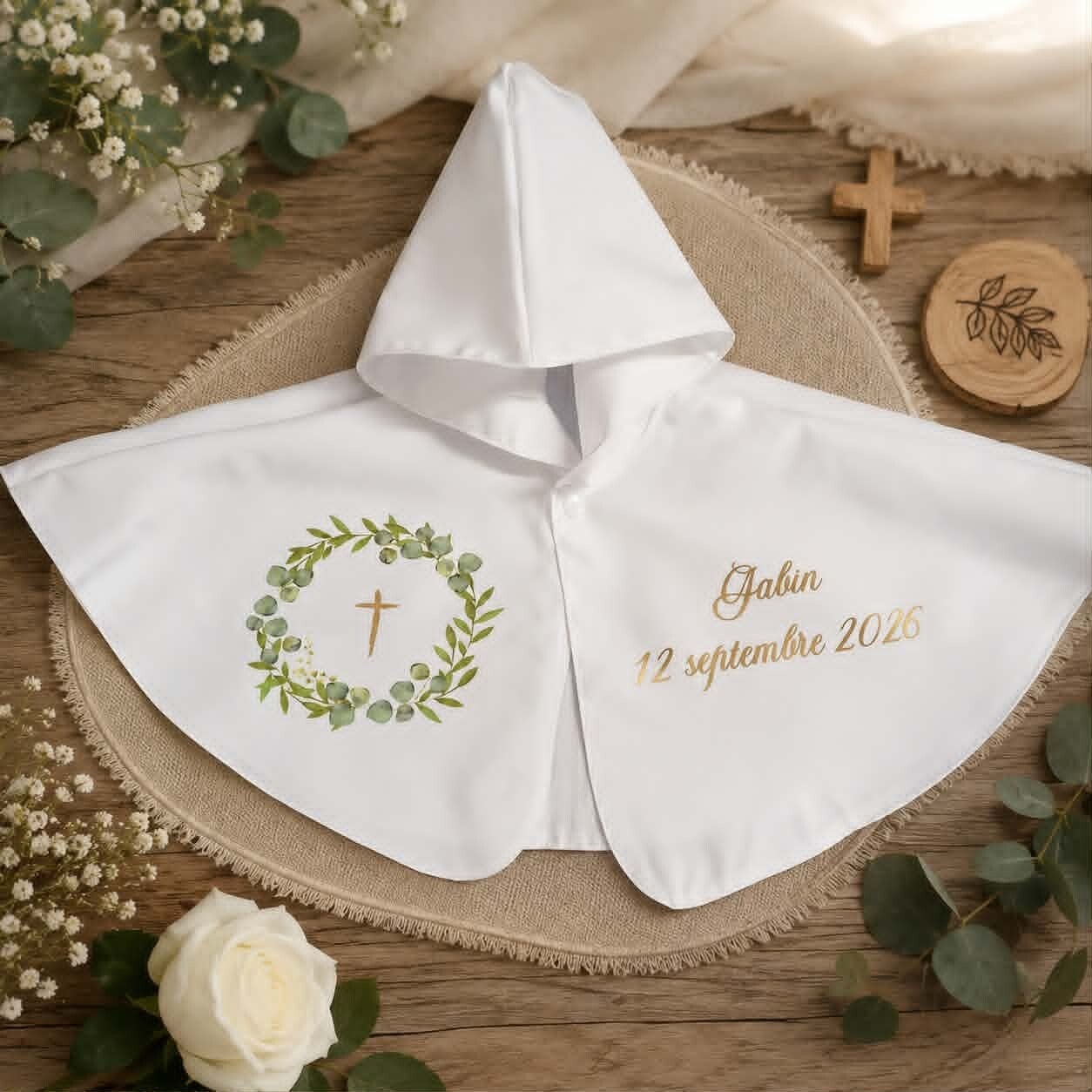 Cape de baptême personnalisée - Modèle couronne croix avec feuillage