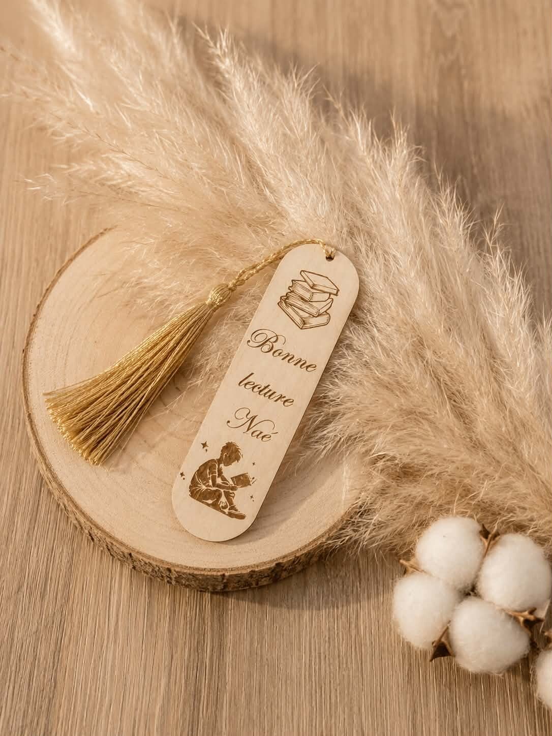 Marque page en bois personnalisé - Modèle livre et garçon