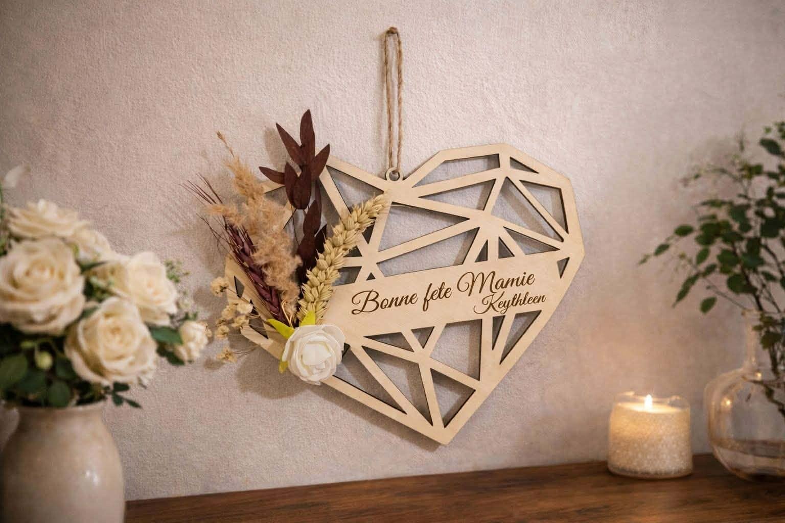 Coeur géométrique personnalisé accompagné de son bouquet de fleurs séchés