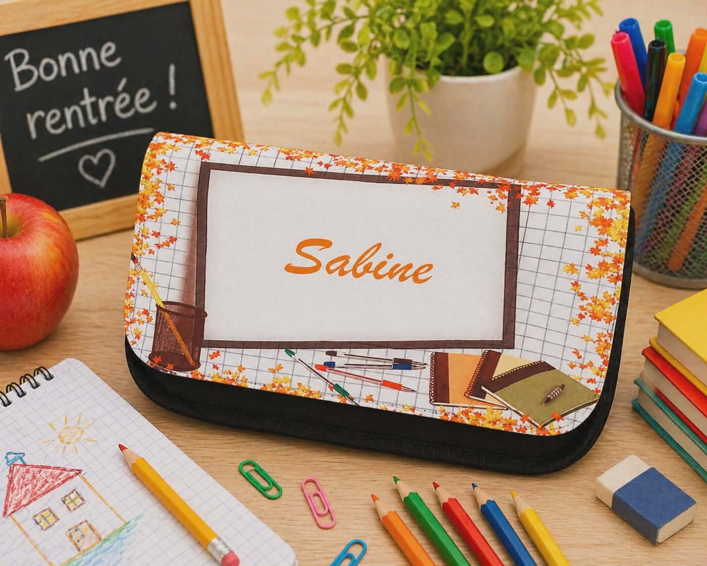 Trousse à crayons personnalisée - Modèle motif école avec fond automnal