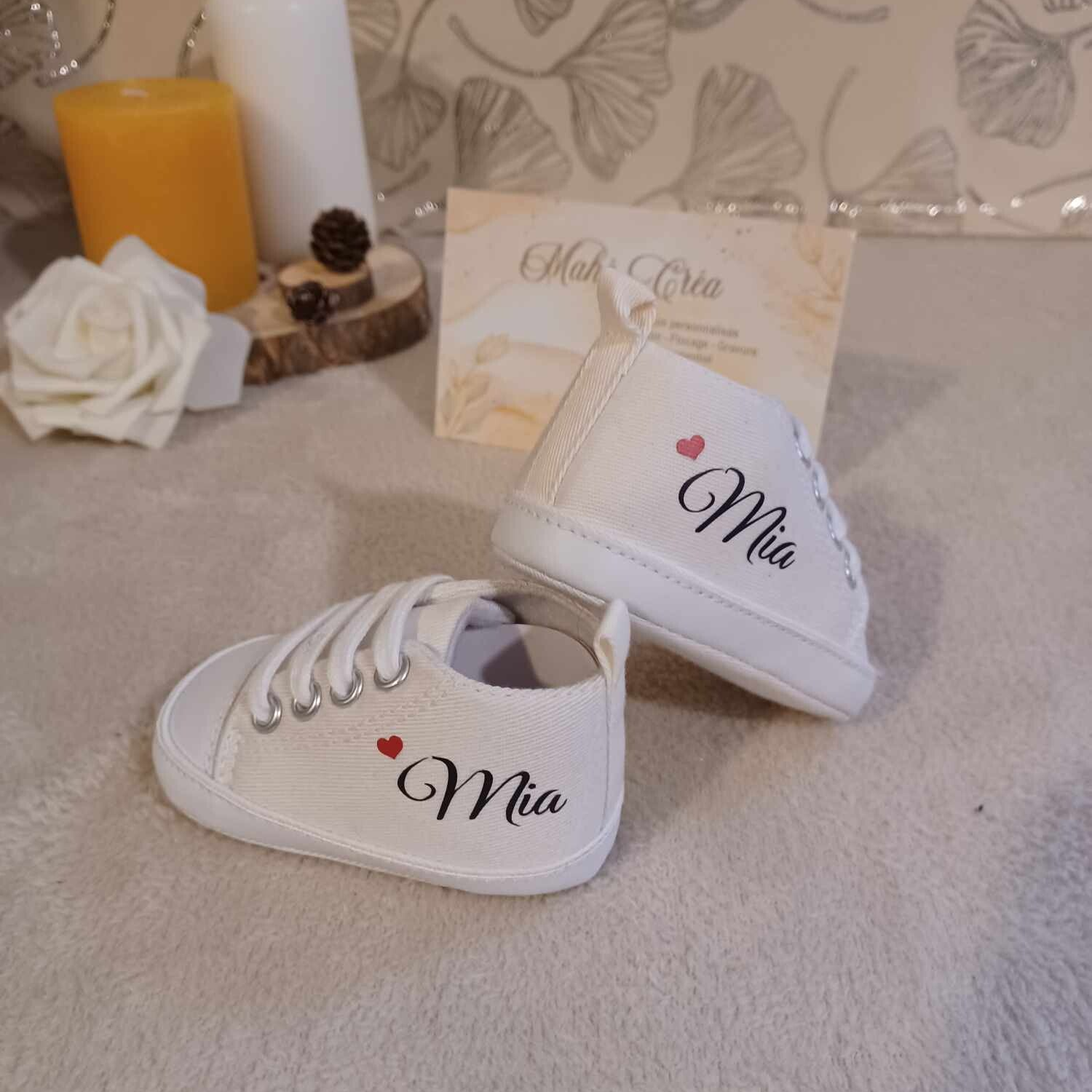 Basket bébé montante en toile personnalisée - Modèle petit coeur