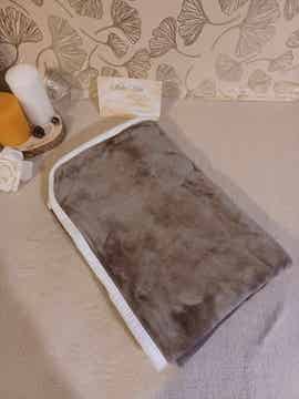 Couverture personnalisée - Modèle marron contour blanc 100% personnalisable selon vos souhaits